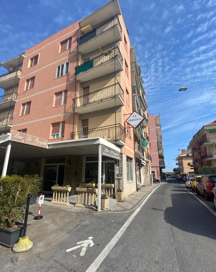 Hotel La Pergola Лоано Экстерьер фото