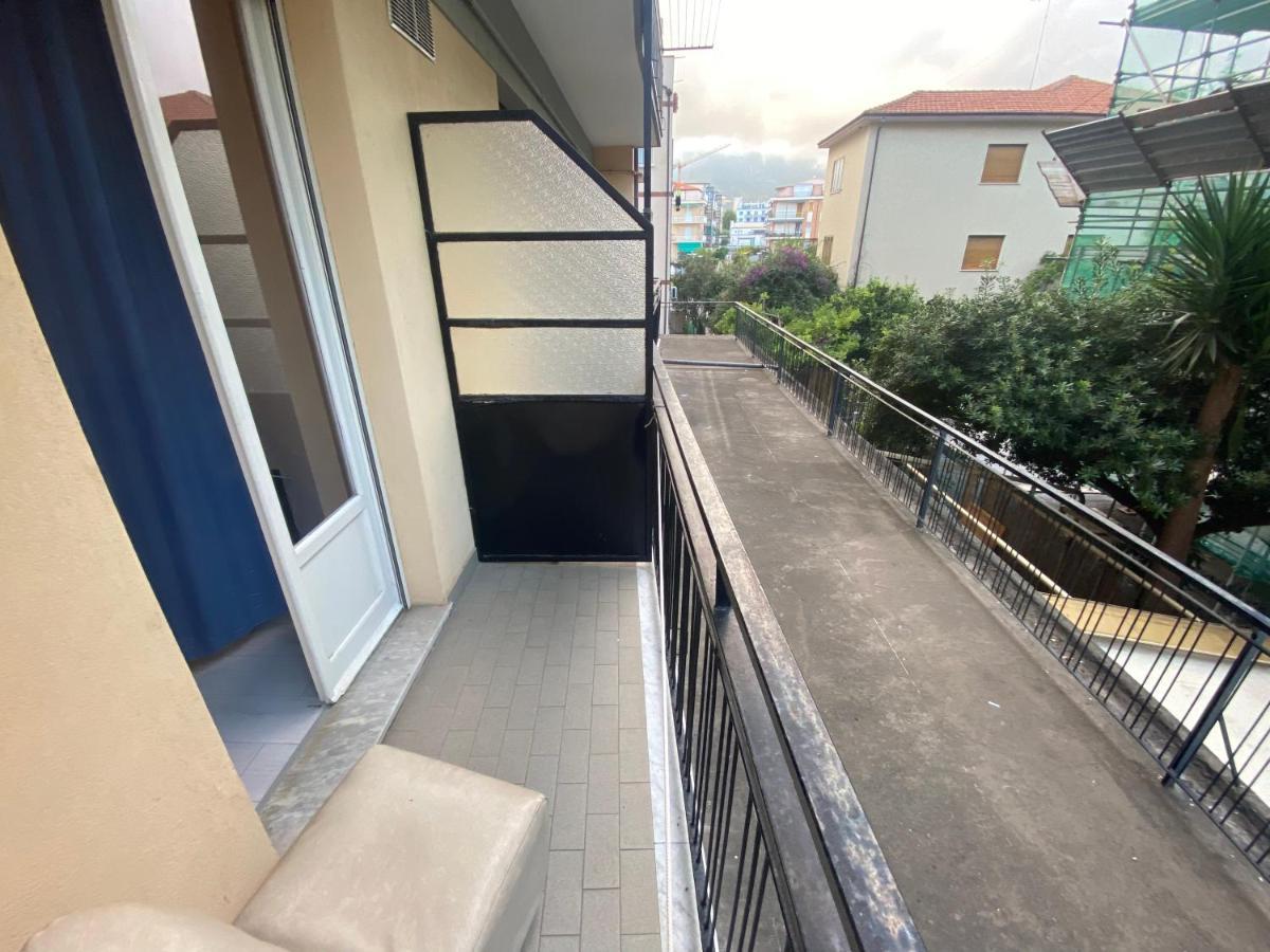 Hotel La Pergola Лоано Экстерьер фото