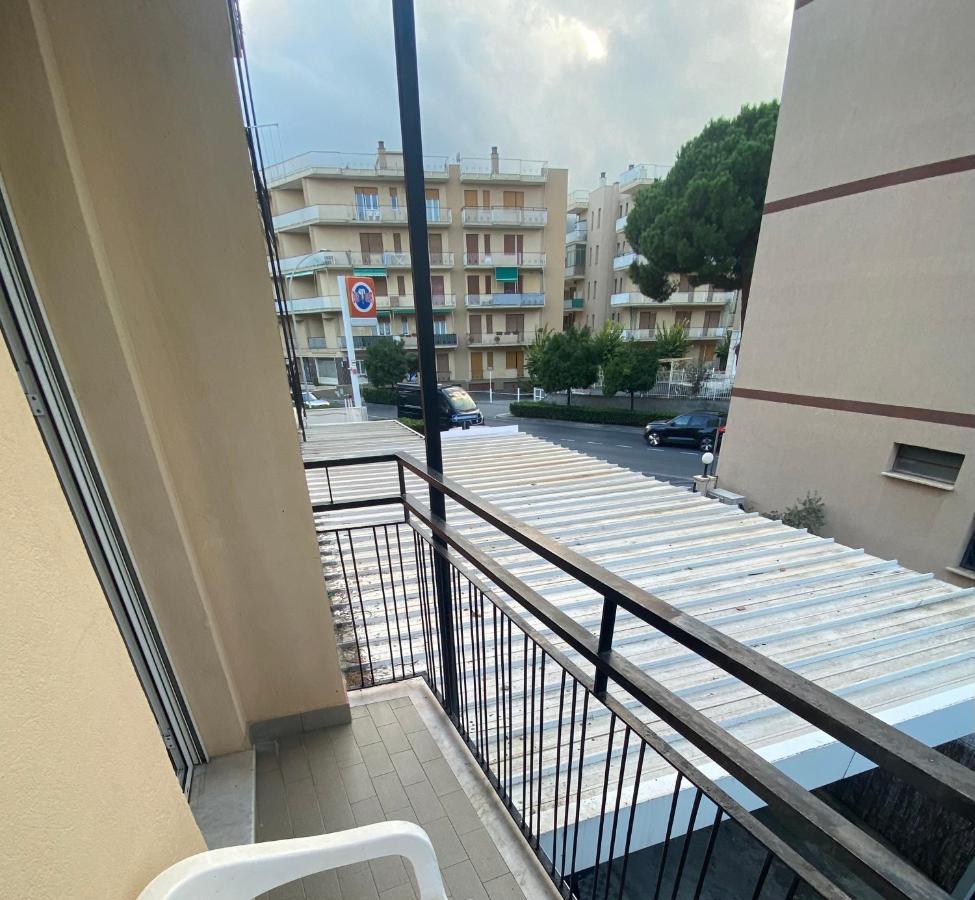 Hotel La Pergola Лоано Экстерьер фото